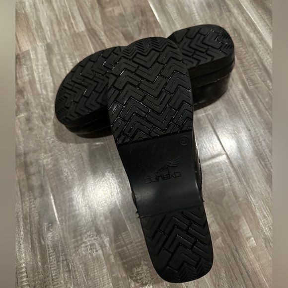 Dansko Professional Black Patent Clog - Picture 4 of 5